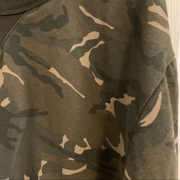 NWOT Old Navy Camouflage Sweatshirt - Picture 4 of 5